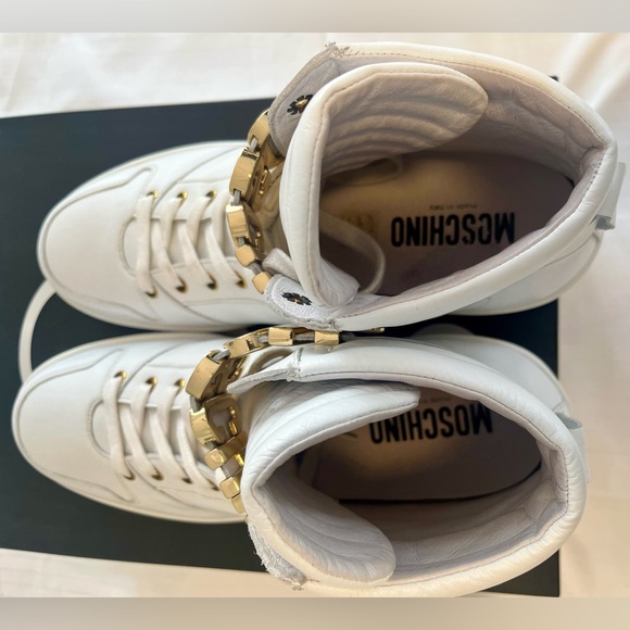 Moschino Men’s luxury sneaker Size 46 - Lightly used with signs of wear. - Picture 8 of 8